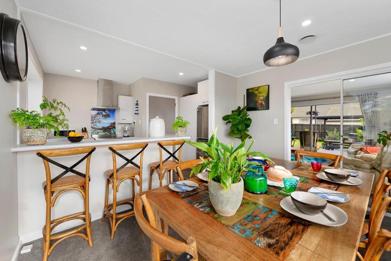 Leave Of Absence - Christchurch Holiday Home Luaran gambar